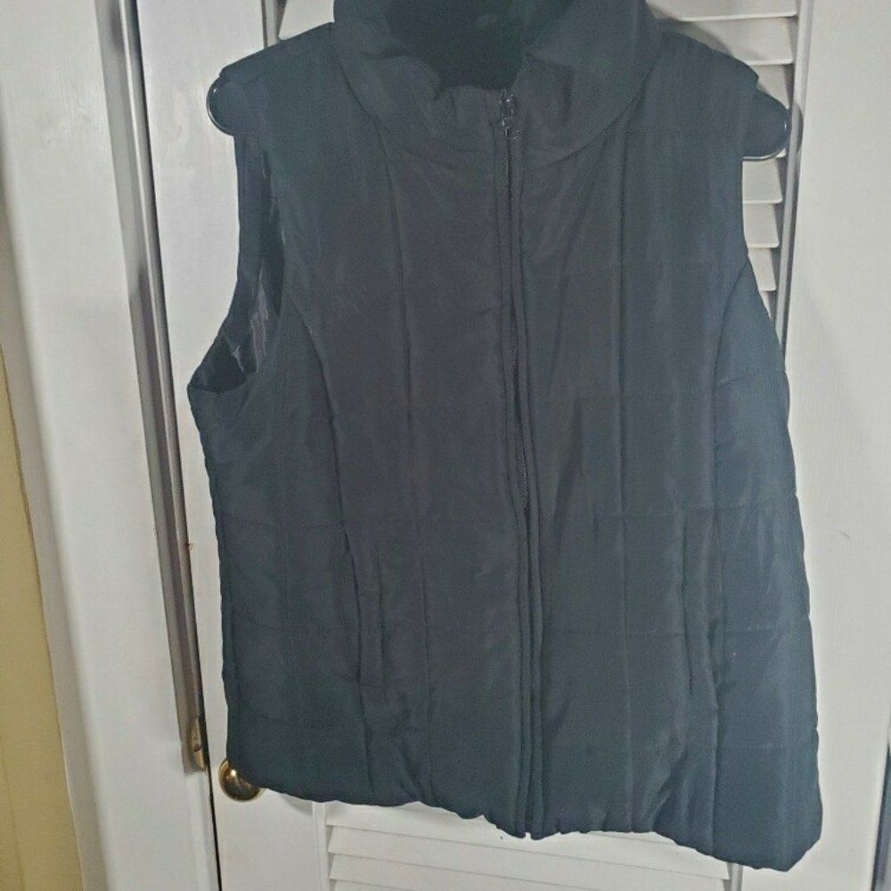 New York and Company Black Puffer Vest. Ladies Size M